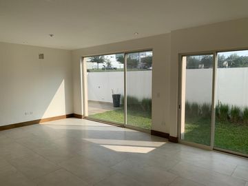 CASA DE TRES PLANTAS EN VENTA EN LADERAS ABEDUL (EL URO)