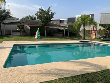 CASA DE TRES PLANTAS EN VENTA EN LADERAS ABEDUL (EL URO)