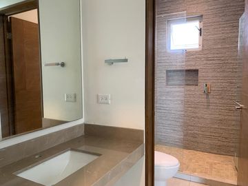 CASA DE TRES PLANTAS EN VENTA EN LADERAS ABEDUL (EL URO)