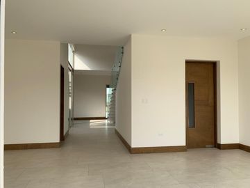 CASA DE TRES PLANTAS EN VENTA EN LADERAS ABEDUL (EL URO)