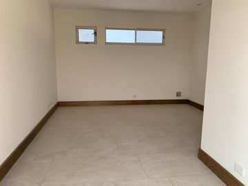 CASA DE TRES PLANTAS EN VENTA EN LADERAS ABEDUL (EL URO)