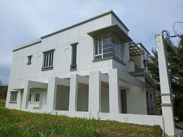 House for Sale at South Forbes Silang Cavite
