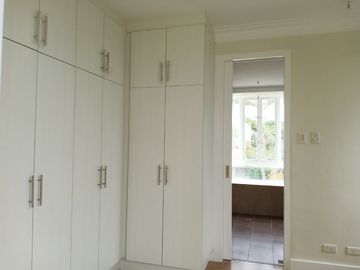 House for Sale at South Forbes Silang Cavite