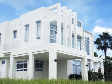 House for Sale at South Forbes Silang Cavite