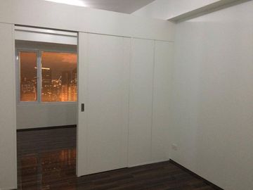 1 bedroom RFO 26sqm Like Rent-to-own Terms near Ayala Ave, Makati Med, Subway - Air Residences Early Move-in