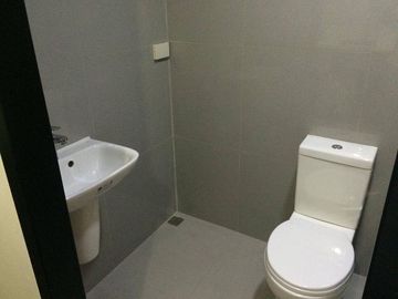 1 bedroom RFO 26sqm Like Rent-to-own Terms near Ayala Ave, Makati Med, Subway - Air Residences Early Move-in