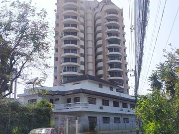 Condo for sale, Chang Khlan, near Night Bazaar, Tha Phae, Wualai Walking Street, only 10 minutes from the airport, good location, convenient travel.