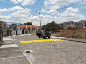 Terreno de VENTA de 719,94m2 a 10 minutos del Red. Colibri, Sangolqui, Ecuador