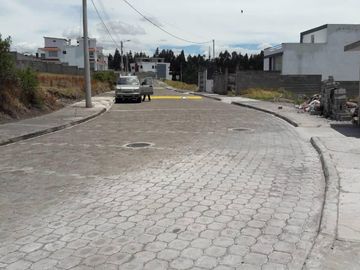 Terreno de VENTA de 719,94m2 a 10 minutos del Red. Colibri, Sangolqui, Ecuador