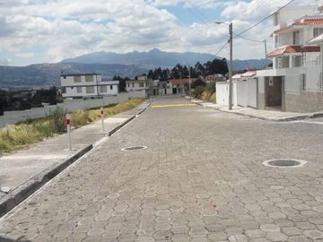 Terreno de VENTA de 719,94m2 a 10 minutos del Red. Colibri, Sangolqui, Ecuador