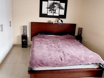 Vendo casa remodelada en la Granda Centeno, tiene tres departamentos independientes.