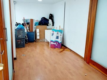 Vendo casa remodelada en la Granda Centeno, tiene tres departamentos independientes.