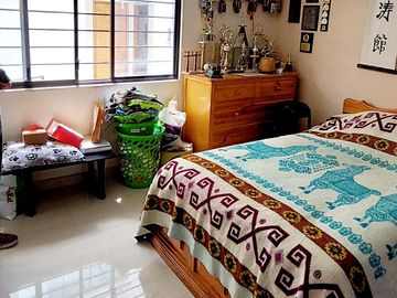 Vendo casa remodelada en la Granda Centeno, tiene tres departamentos independientes.
