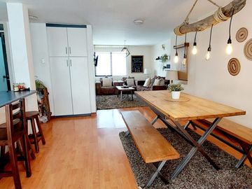 Vendo casa remodelada en la Granda Centeno, tiene tres departamentos independientes.