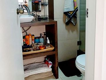 Vendo casa remodelada en la Granda Centeno, tiene tres departamentos independientes.