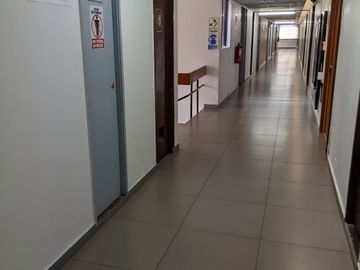 OFICINA EN VENTA CC.CHACARILA OPORTUNIDAD $69,000