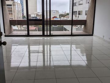 OFICINA EN VENTA CC.CHACARILA OPORTUNIDAD $69,000