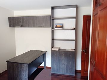 Surco MONTERRICO - Venta Departamento 2do. PISO - 140m² de 4Dorm+2Cocheras Paralelas Excelente ubicación
