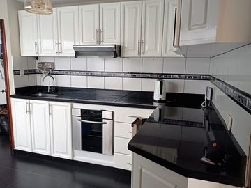 Surco MONTERRICO - Venta Departamento 2do. PISO - 140m² de 4Dorm+2Cocheras Paralelas Excelente ubicación