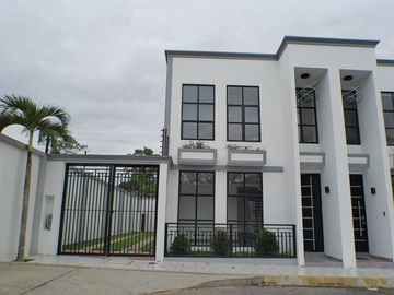 VENTA DE CASA EN URBANIZACION PLAZA ASTURIAS.
