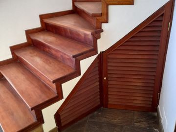 Vendo casa muy cerca a Wong de Chacarilla $ 499,000 Negociables