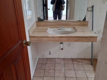 Vendo casa muy cerca a Wong de Chacarilla $ 499,000 Negociables