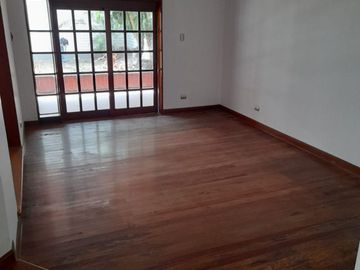 Vendo casa muy cerca a Wong de Chacarilla $ 499,000 Negociables