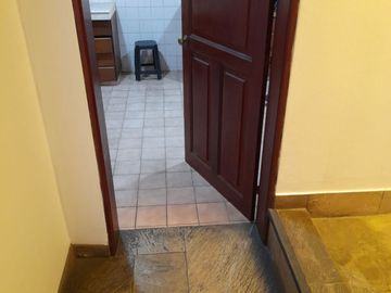 Vendo casa muy cerca a Wong de Chacarilla $ 499,000 Negociables
