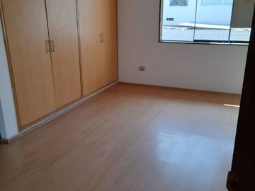 Vendo casa muy cerca a Wong de Chacarilla $ 499,000 Negociables