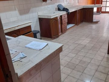 Vendo casa muy cerca a Wong de Chacarilla $ 499,000 Negociables