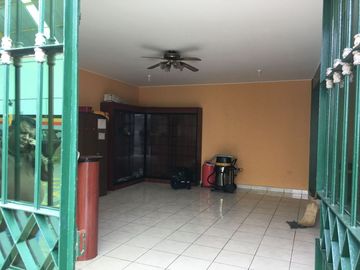 Local comercial, oficinas y Almacen a5 cuadras CURVA DE HUAYLAS CHORRILLOS