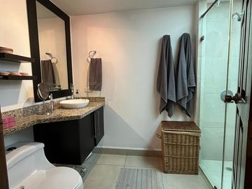 VENTA AMPLIO DEPARTAMENTO DE 3 DORMITORIOS  SECTOR EL BOSQUE