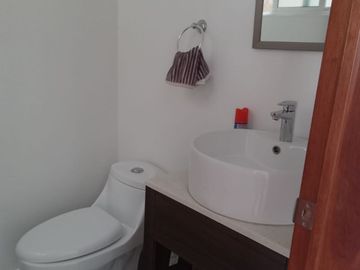 LAGO ESMERALDA, CONJUNTO CERRADO, SEGURIDAD 24 HS CALLE BRUMA. BONITA Y COMODA CASA