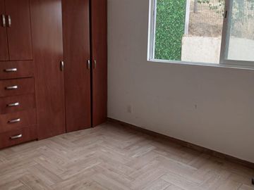 LAGO ESMERALDA, CONJUNTO CERRADO, SEGURIDAD 24 HS CALLE BRUMA. BONITA Y COMODA CASA
