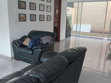 LAGO ESMERALDA, CONJUNTO CERRADO, SEGURIDAD 24 HS CALLE BRUMA. BONITA Y COMODA CASA
