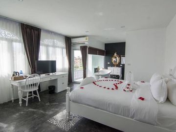Sale  or Rent Hotel in Old City Chiangmai Thailand