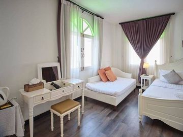 Sale  or Rent Hotel in Old City Chiangmai Thailand