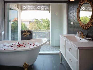 Sale  or Rent Hotel in Old City Chiangmai Thailand