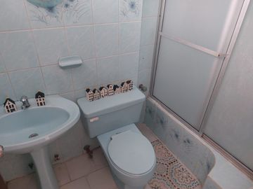 Casa esquinera de venta en Sauces 2, 4 dormitorios, Norte de Guayaquil.