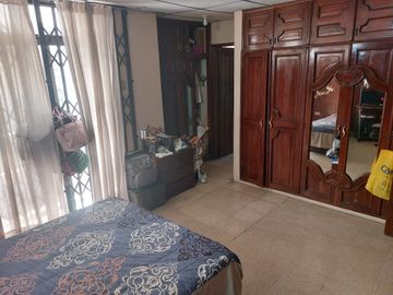 Casa esquinera de venta en Sauces 2, 4 dormitorios, Norte de Guayaquil.