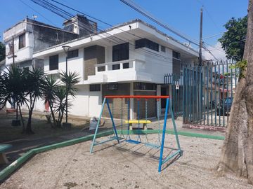 Casa esquinera de venta en Sauces 2, 4 dormitorios, Norte de Guayaquil.