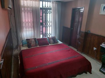Casa esquinera de venta en Sauces 2, 4 dormitorios, Norte de Guayaquil.