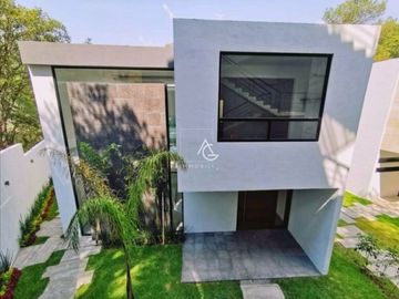 Cómoda Casa a Estrenar en Venta en Condado de Sayavedra
