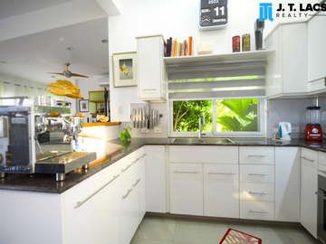 🌄 For Sale: Overlooking House with Swimming Pool in Sibulan 🌄