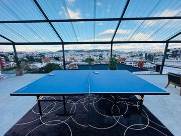 Casa Esquinera de Lujo, de 240 m2, en Granda Centeno con Piscina y Consultorio