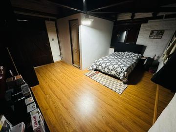 Casa Esquinera de Lujo, de 240 m2, en Granda Centeno con Piscina y Consultorio