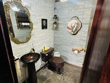 Casa Esquinera de Lujo, de 240 m2, en Granda Centeno con Piscina y Consultorio