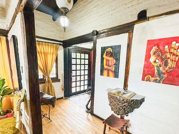 Casa Esquinera de Lujo, de 240 m2, en Granda Centeno con Piscina y Consultorio