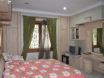 Rumah Mewah Strategis Pinggir Jalan Raya Cocok Usaha Di Area Cibubur Jakarta Timur