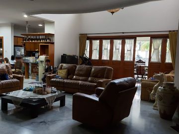 Rumah Mewah Strategis Pinggir Jalan Raya Cocok Usaha Di Area Cibubur Jakarta Timur